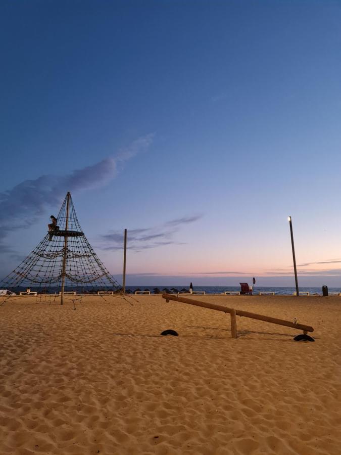 Front Beach Costa Caparica Lisbon コスタ・ダ・カパリカ エクステリア 写真